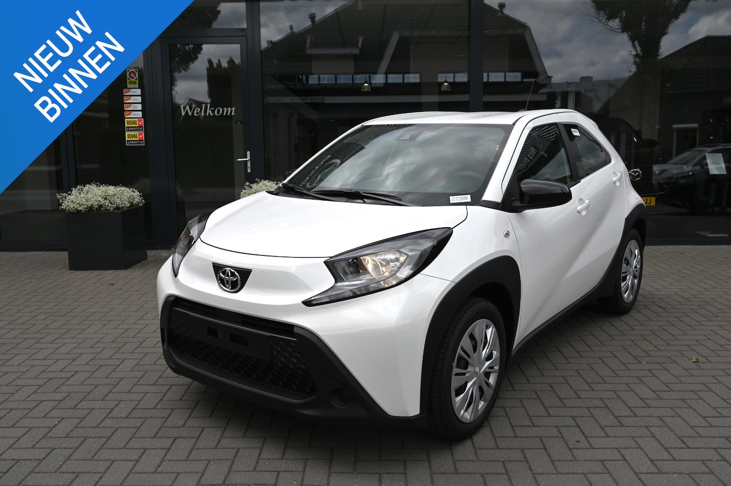 Toyota Aygo X - 1.0 VVT-i MT Play *BTW auto* *Nieuwe auto* - AutoWereld.nl