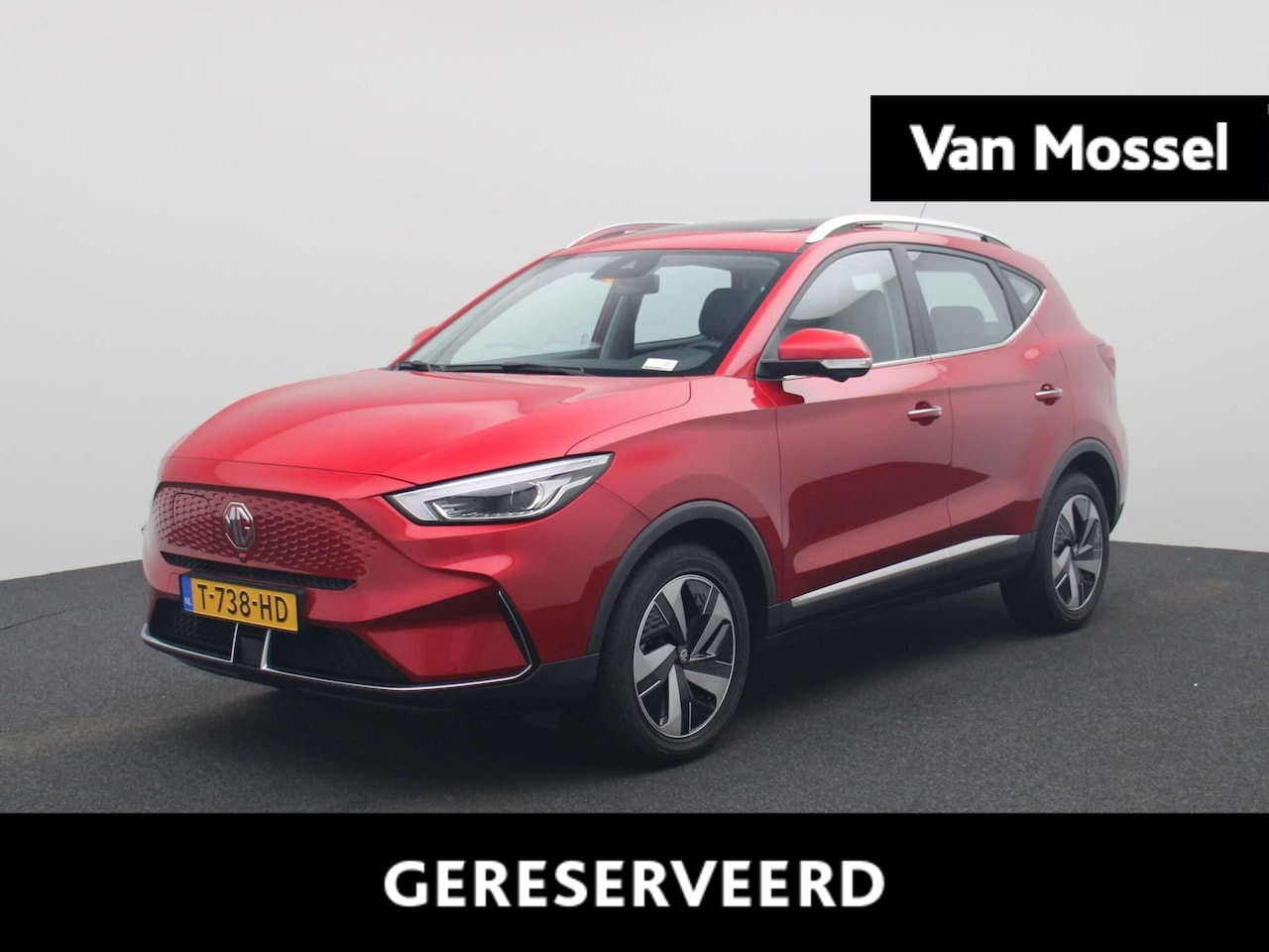 MG ZS - EV Standard Range Luxury 50 kWh | Panoramadak | Leder | 360 Camera | Navi | Stoelverwarmin - AutoWereld.nl