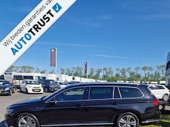 Volkswagen Passat Variant - 1.5 TSI R-Line Business +150 pk DSG panodak, Trekhaak, digdash,