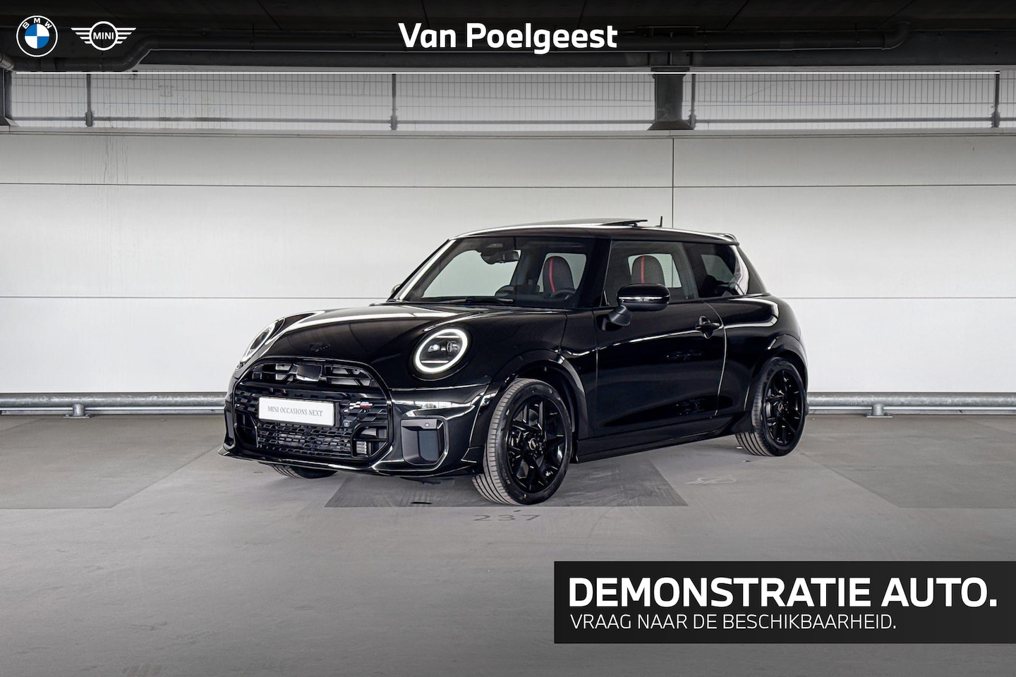 MINI Cooper - 3-deurs 1.5 Cooper C John Cooper Works M | Pakket M | Dak in carrosseriekleur - AutoWereld.nl