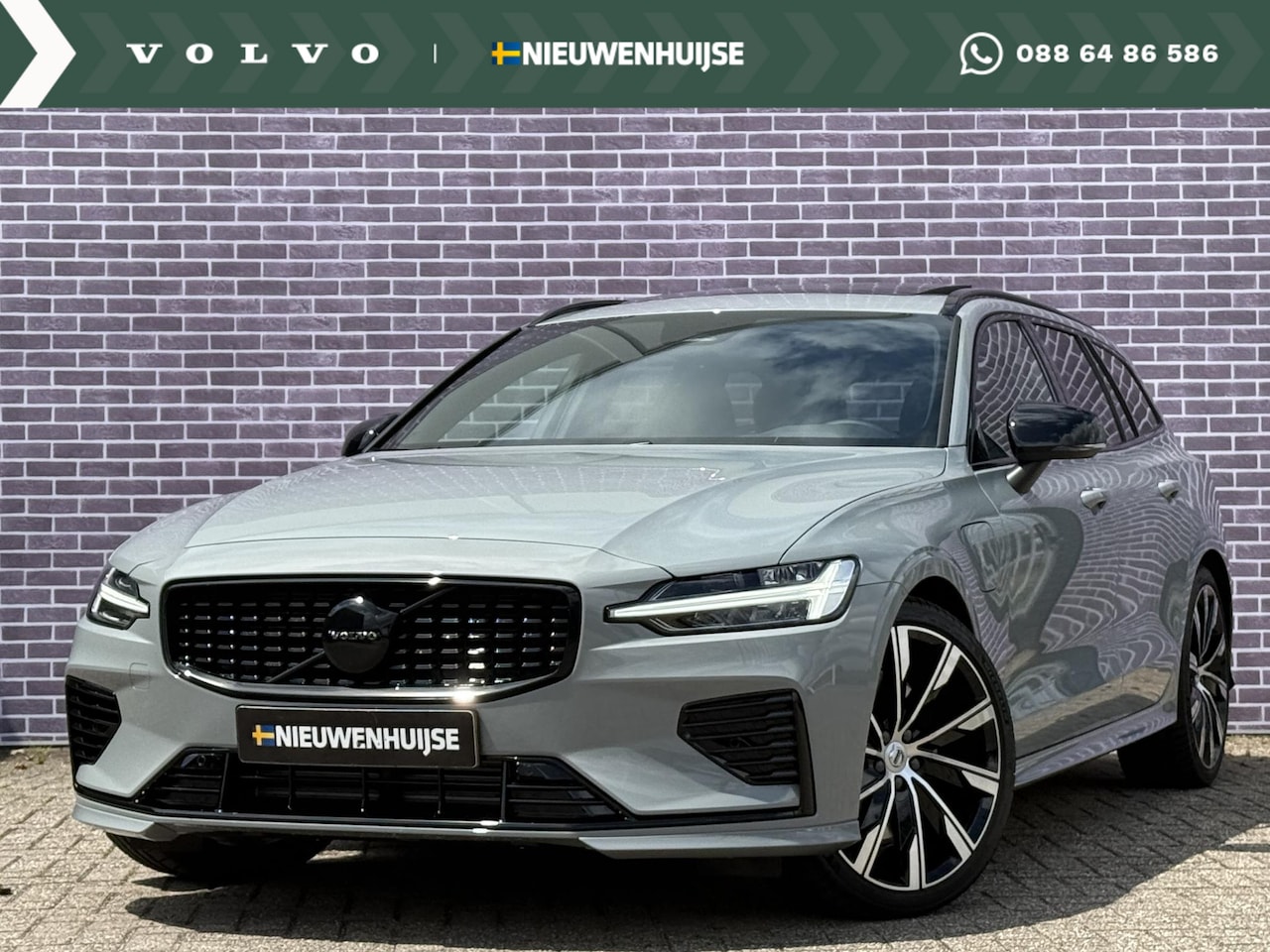 Volvo V60 - 2.0 T8 Plug-in hybrid AWD Plus Dark | Exterior Styling Kit | Panorama Schuifdak | Harman/K - AutoWereld.nl