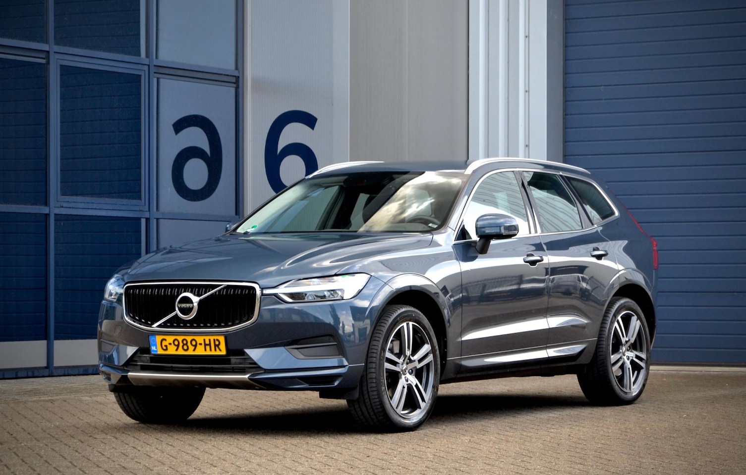 Volvo XC60 - 2.0 T5 Automaat / Style Pakket / Leder / 20 Inch / Adapt. Cruise / Full LED - AutoWereld.nl