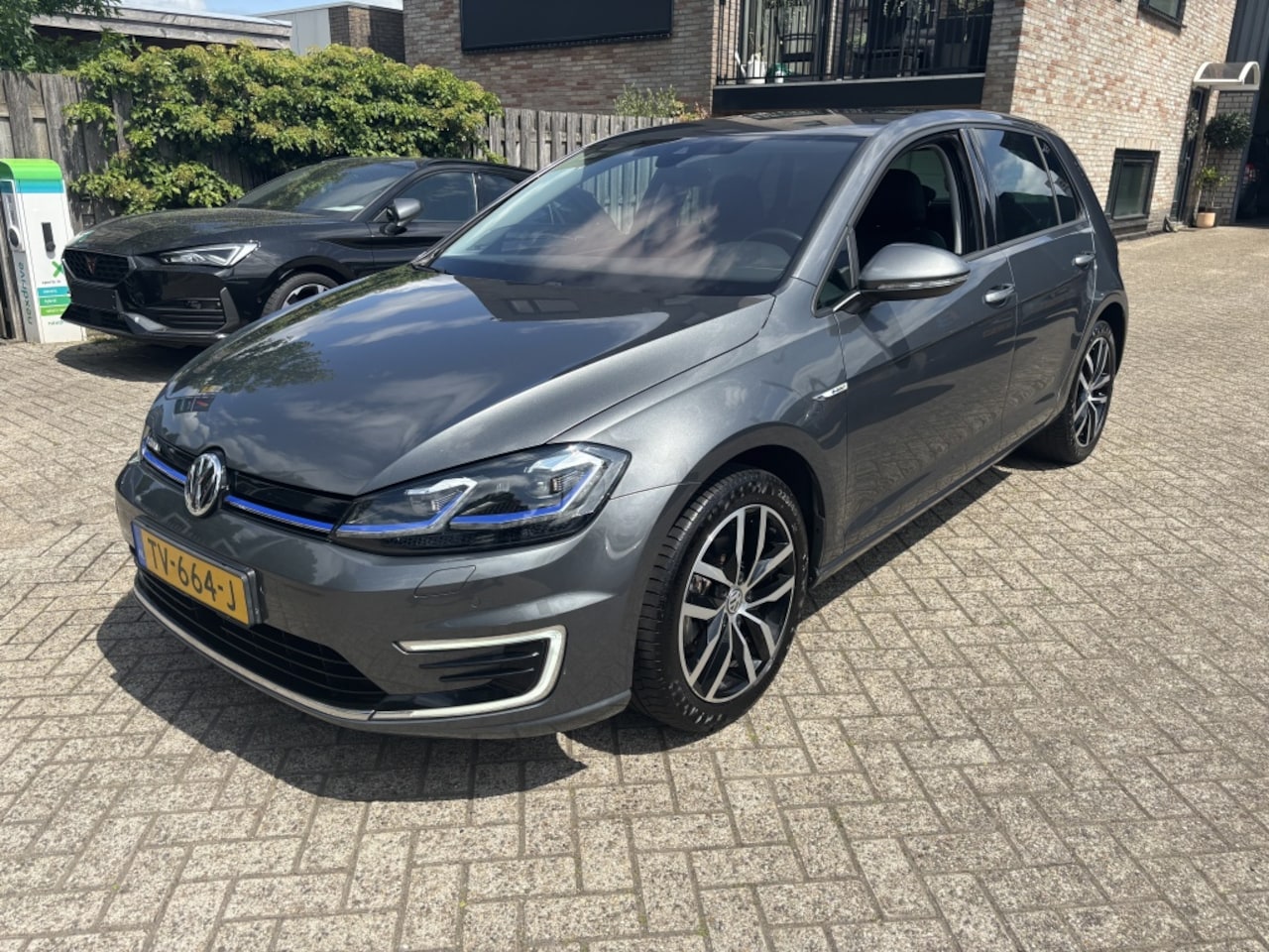Volkswagen e-Golf - E-Golf Full-option leer/Apple-carplay/Navi/premium audio/dodehoe - AutoWereld.nl