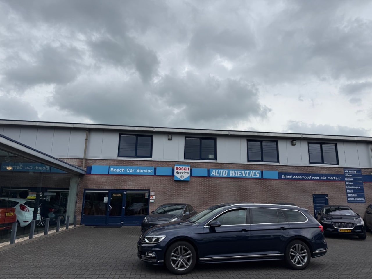 Volkswagen Passat Variant - 1.6 TDI DSG | Highline R-Line | Pano | Navi | Virtual - AutoWereld.nl