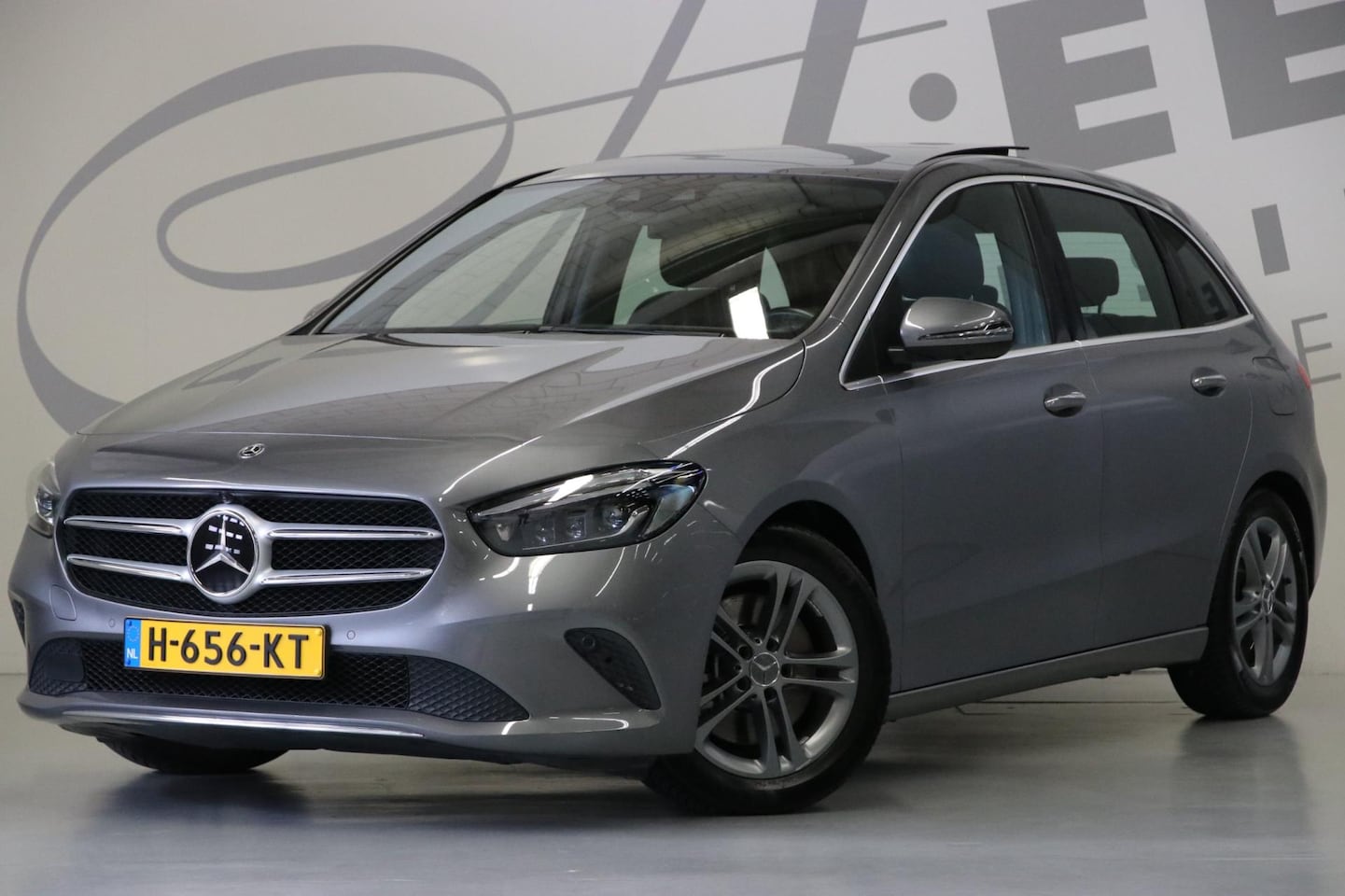 Mercedes-Benz B-klasse - 250 Panoramaschuifdak/360 graden camera/ Massage stoelen - AutoWereld.nl