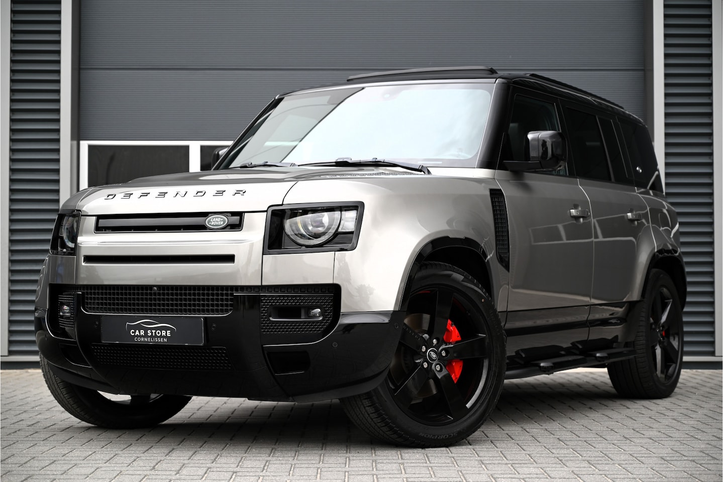 Land Rover Defender 110 - 2.0 P400e 110 X-DYNAMIC / PANO / 360 CAMERA / LED / 22" / ORIGINEEL NL / NAP - AutoWereld.nl