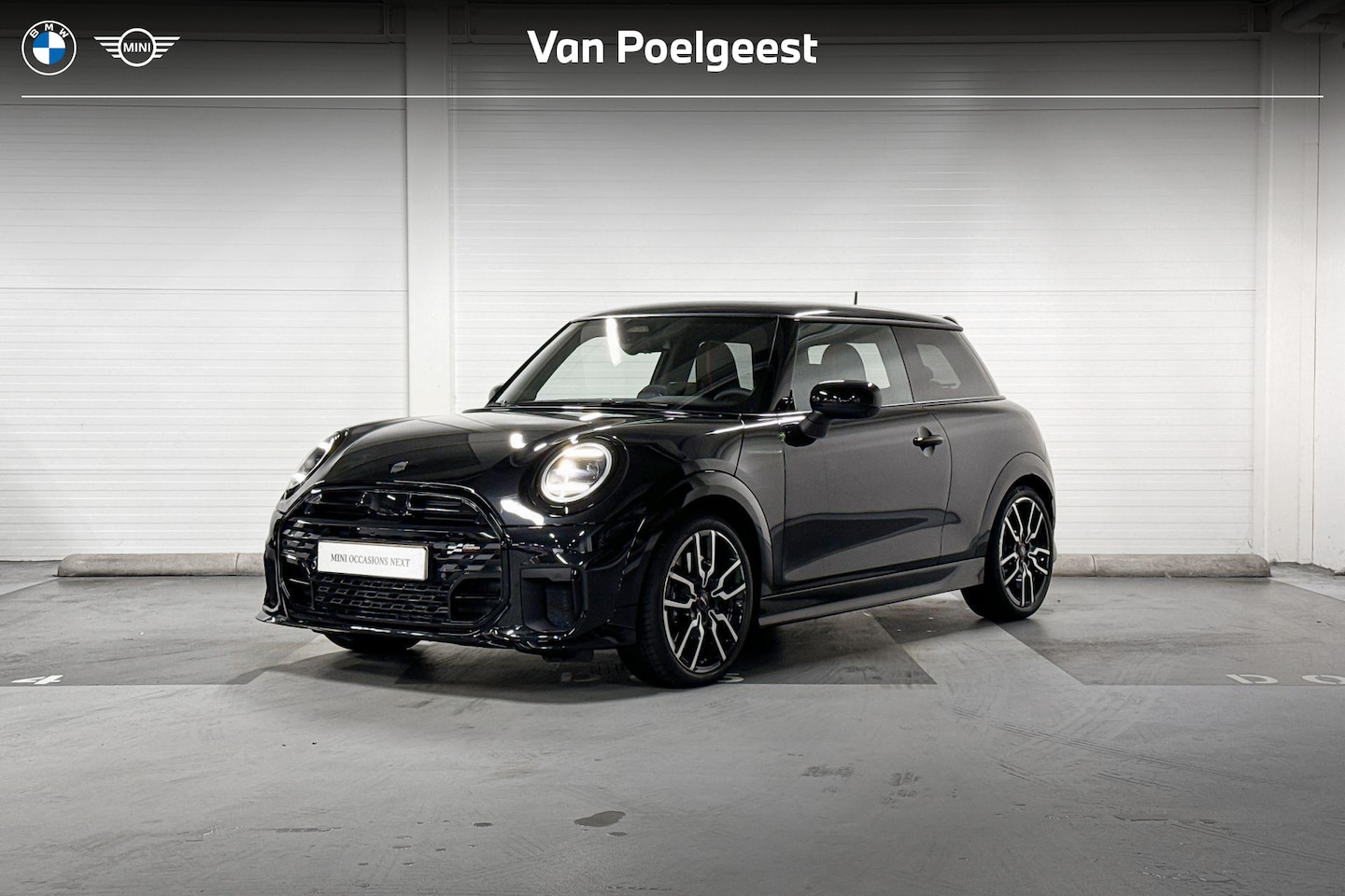 MINI Cooper S - | John Cooper Works Uitvoering | XL Pakket |18" JCW Lap Spoke two-tone | Selections - AutoWereld.nl