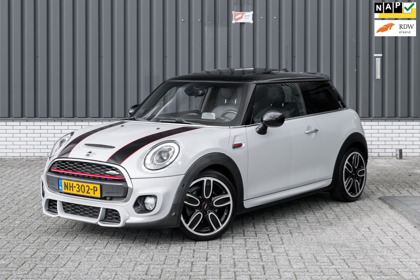 MINI Cooper S - Mini 2.0 Chili Serious Business JCW Trim *Volledig onderhouden* - AutoWereld.nl