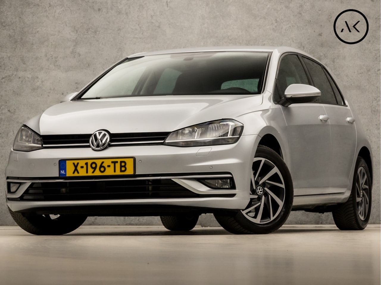 Volkswagen Golf - 1.0 TSI Luxury Automaat (APPLE CARPLAY, GROOT NAVI, CLIMATE, STOELVERWARMING, SPORTSTOELEN - AutoWereld.nl