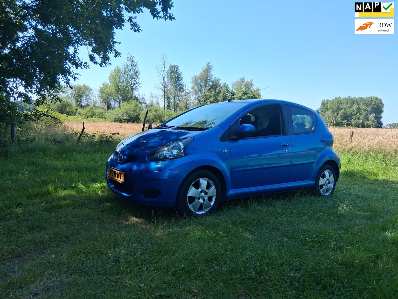Toyota Aygo - 1.0-12V Access met airco en navi - AutoWereld.nl