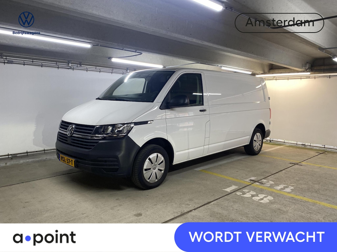 Volkswagen Transporter - 2.0 TDI L2H1 28 150 pk | Airo | Trekhaak | Parkeersensoren | Elektr. spiegels (inklapbaar) - AutoWereld.nl