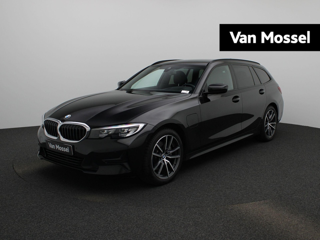 BMW 3-serie Touring - 320e High Executive | NAVIGATIE | HEAD-UP DISPLAY | HARMAN KARDON |  ACHTERUITRIJCAMERA | - AutoWereld.nl