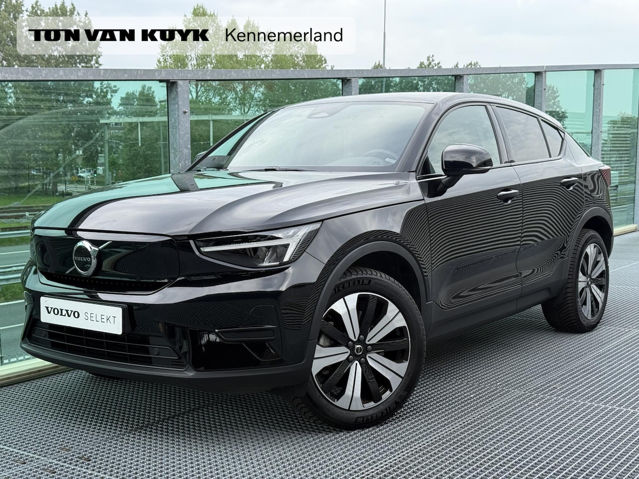 Volvo C40 - Single Motor Core 69 kWh Automaat, Panoramadak, Stoel- en stuurverwarming, Warmtepomp, Woo - AutoWereld.nl