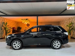 Mitsubishi Outlander - 2.0 PHEV Executive Edition Garantie Trekhaak Nap Camera Cruise Navi Clima Led Rijklaar