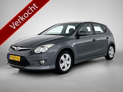 Hyundai i30 - 1.4i Blue Dynamic 5drs / Airco / Elec. pakket / Usb-Radio-cd / Centr.port.vergr / Apk nieu