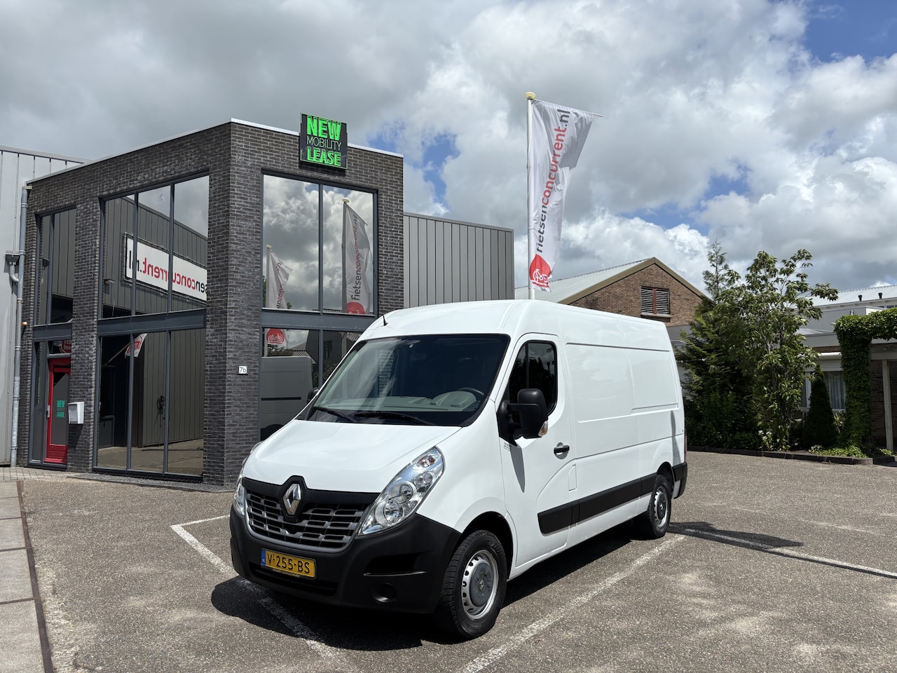 Renault Master - T35 2.3 dCi L2H3 Ideale auto voor ombouw naar camper / kampeerauto met ruiten in de achter - AutoWereld.nl