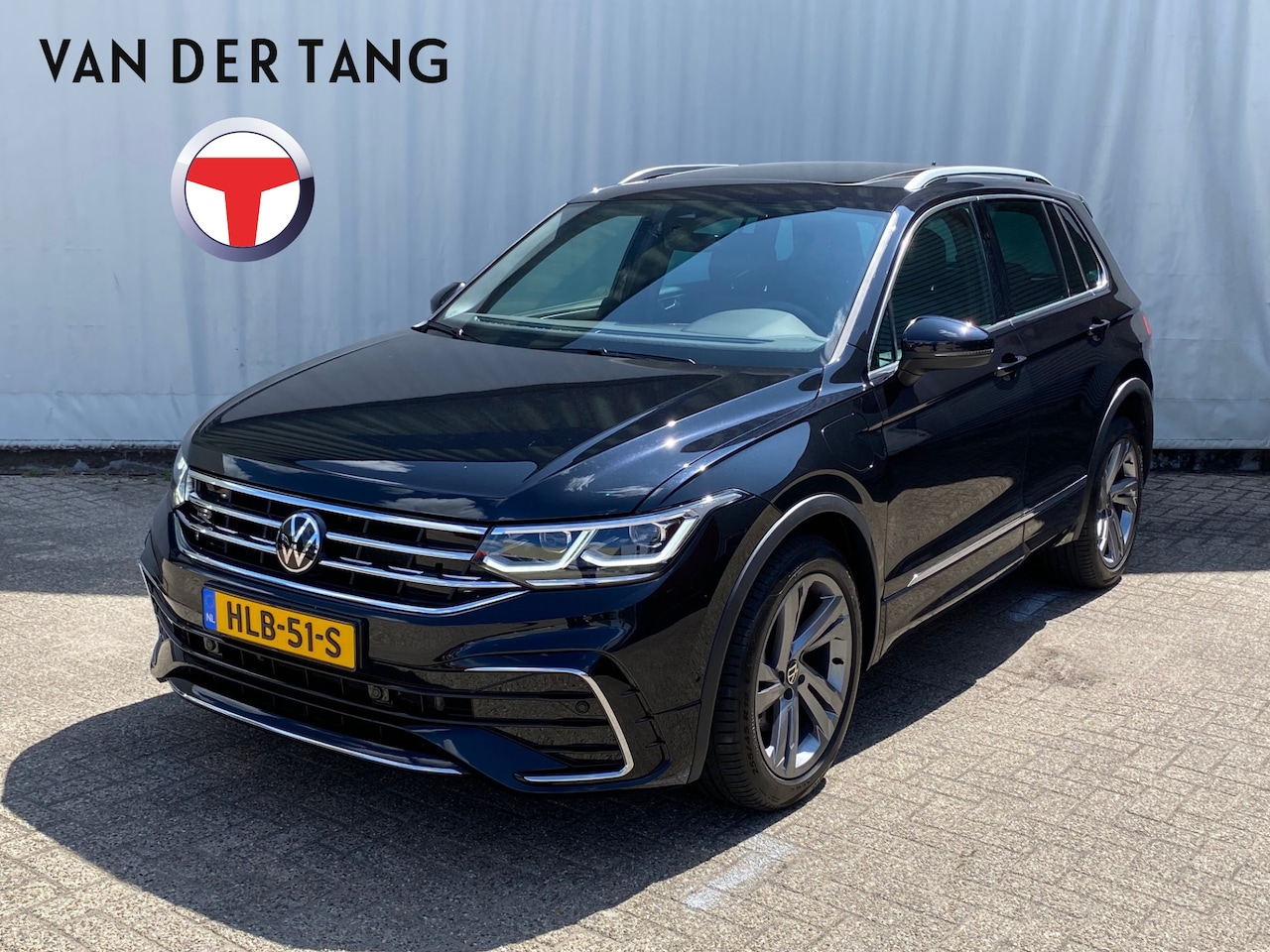 Volkswagen Tiguan - 1.4 TSI eHybrid R-Line,Pano,Trekhaak - AutoWereld.nl