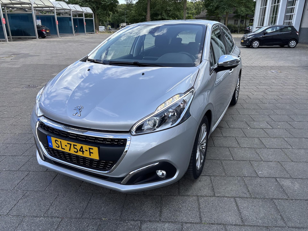 Peugeot 208 - 1.2 Puretech 82pk 5D Allure - AutoWereld.nl