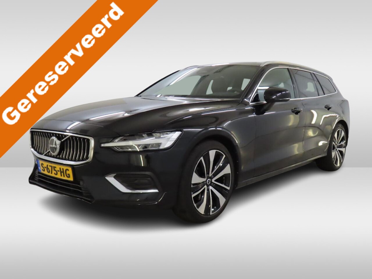 Volvo V60 - 2.0 B4 198PK PLUS BRIGHT AUT8 | Panoramadak | Trekhaak | Sportstoelen - AutoWereld.nl