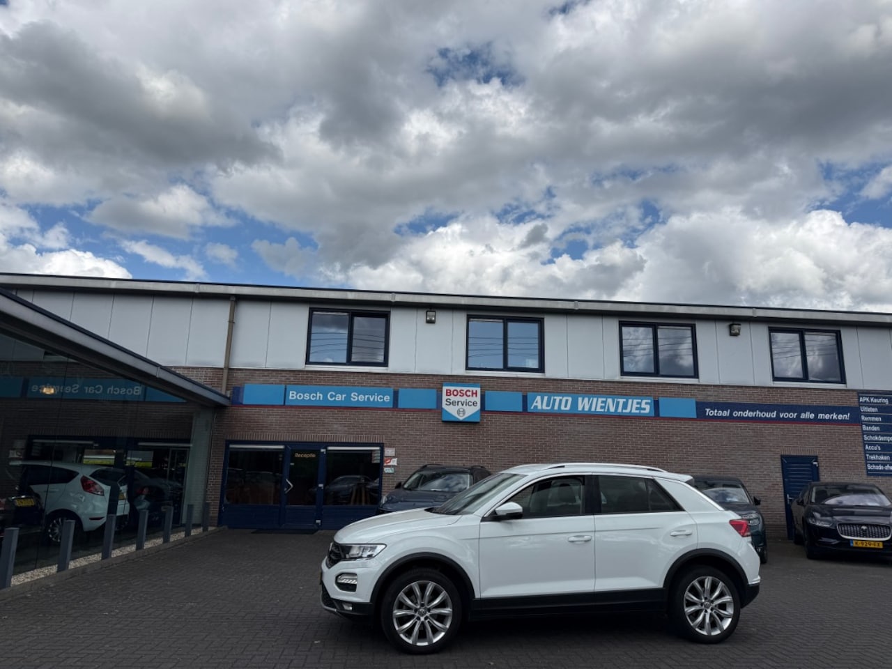 Volkswagen T-Roc - 1.5 TSI DSG | Style | Airco | Navi | Carplay - AutoWereld.nl