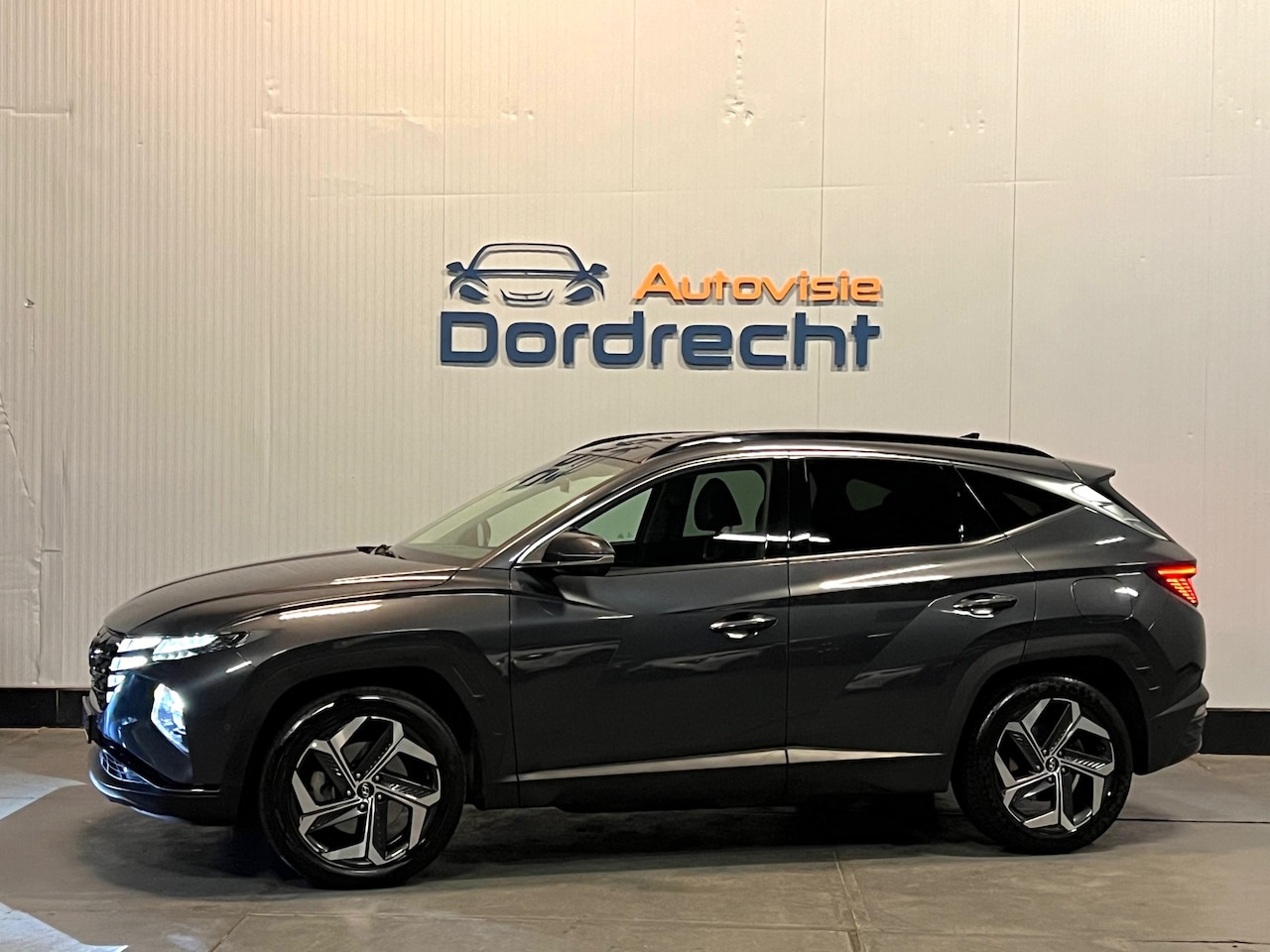 Hyundai Tucson - 1.6 T-GDI PHEV Comfort 4WD|1e Eig|Pano|360cam|Keyless|Leder|Dealer Onderhouden - AutoWereld.nl