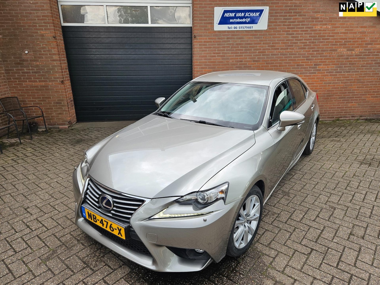 Lexus IS - 300h Business Line 2017 - 1e eigenaar - AutoWereld.nl
