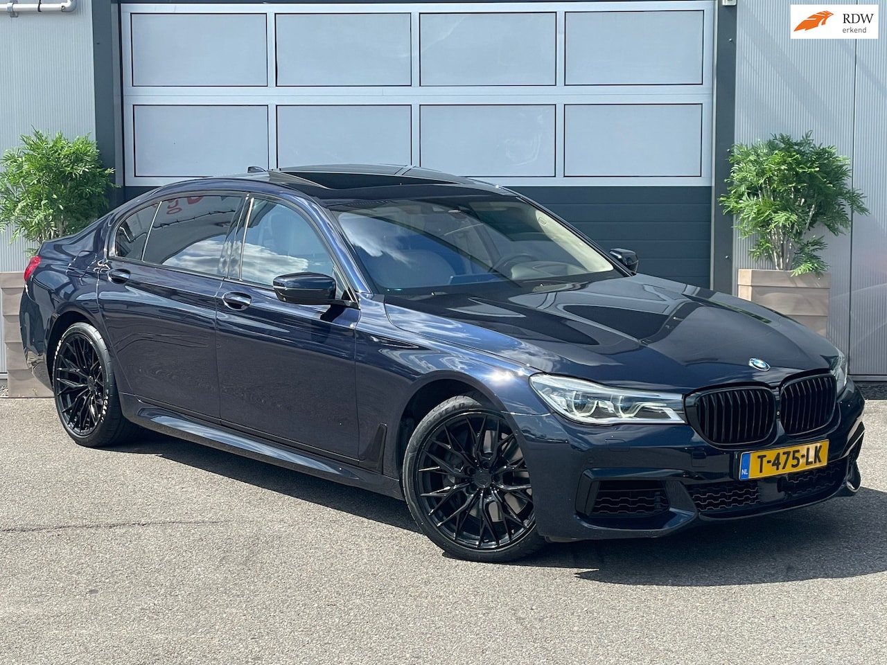 BMW 7-serie - 750Li xDrive High Executive | PANO | SOFTCLOSE | CARBON | CAMERA | KEYLESS | - AutoWereld.nl