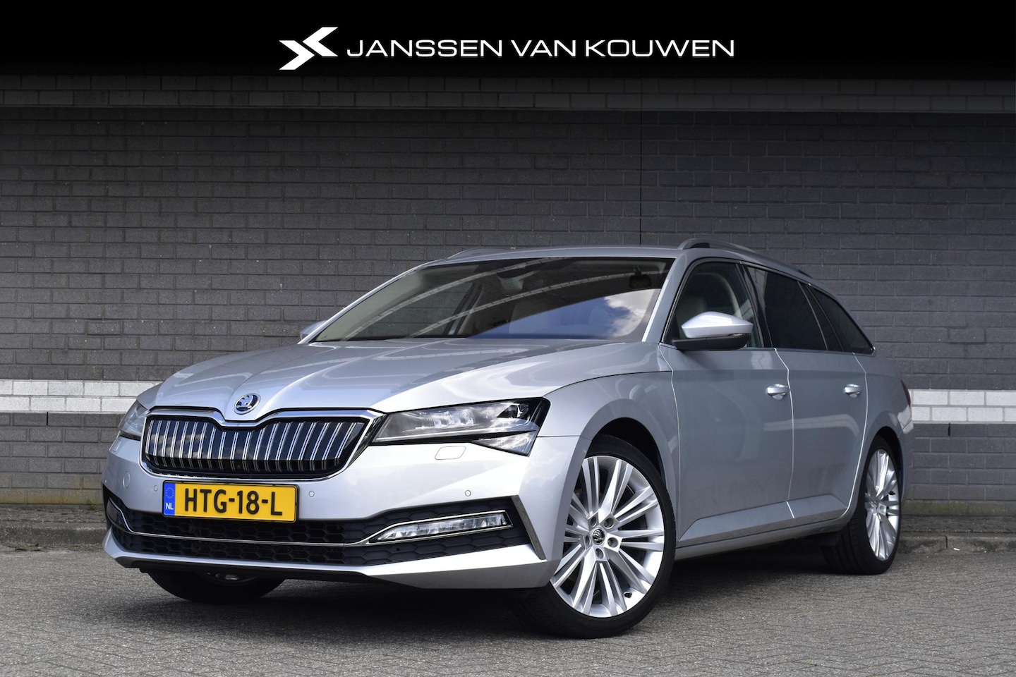 Skoda Superb Combi - 1.4 TSI iV Business Edition Plus / Canton / Alcantara / Stoelverwarming Voor en Achter - AutoWereld.nl