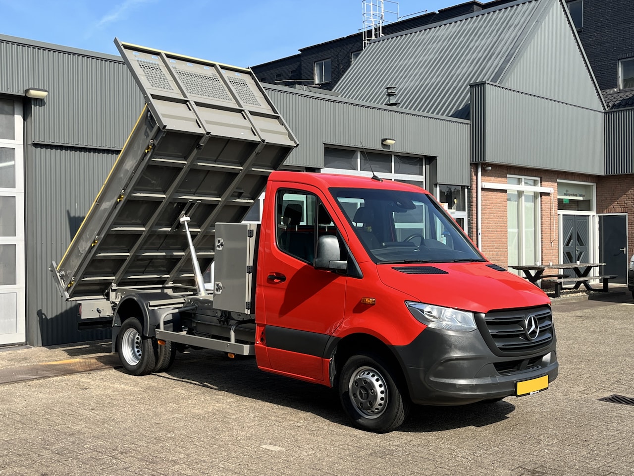 Mercedes-Benz Sprinter - 514 2.2 CDI Kipper Airco Trekhaak 3500kg trekgewicht Telefoonverbinding 3-Persoons Gereeds - AutoWereld.nl