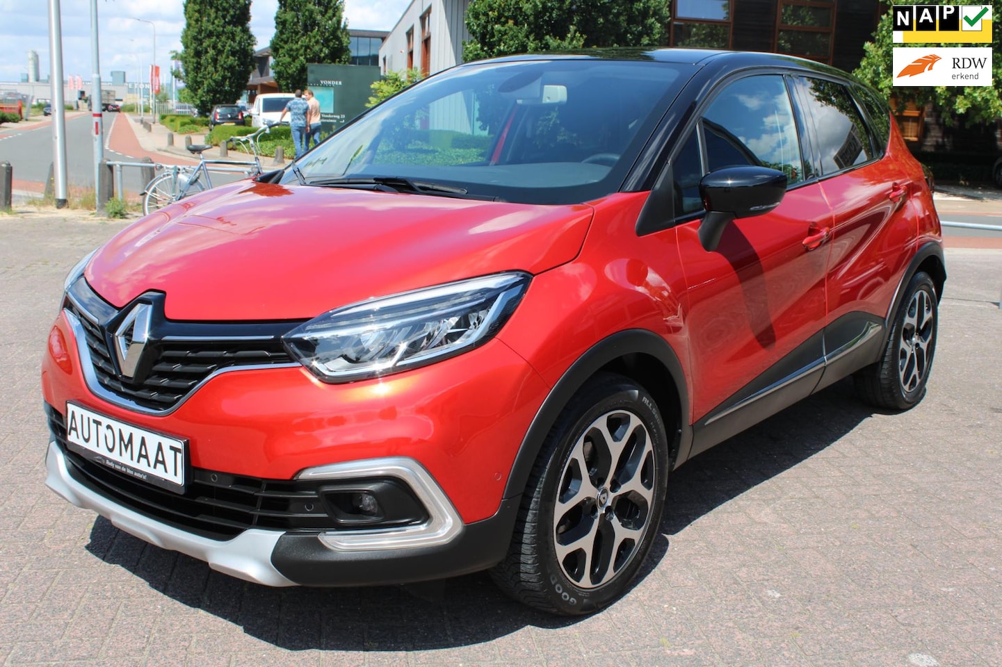 Renault Captur - 1.3 Intens Achteruitrijcamera Trekhaak Navigatie Cruise Controle - AutoWereld.nl