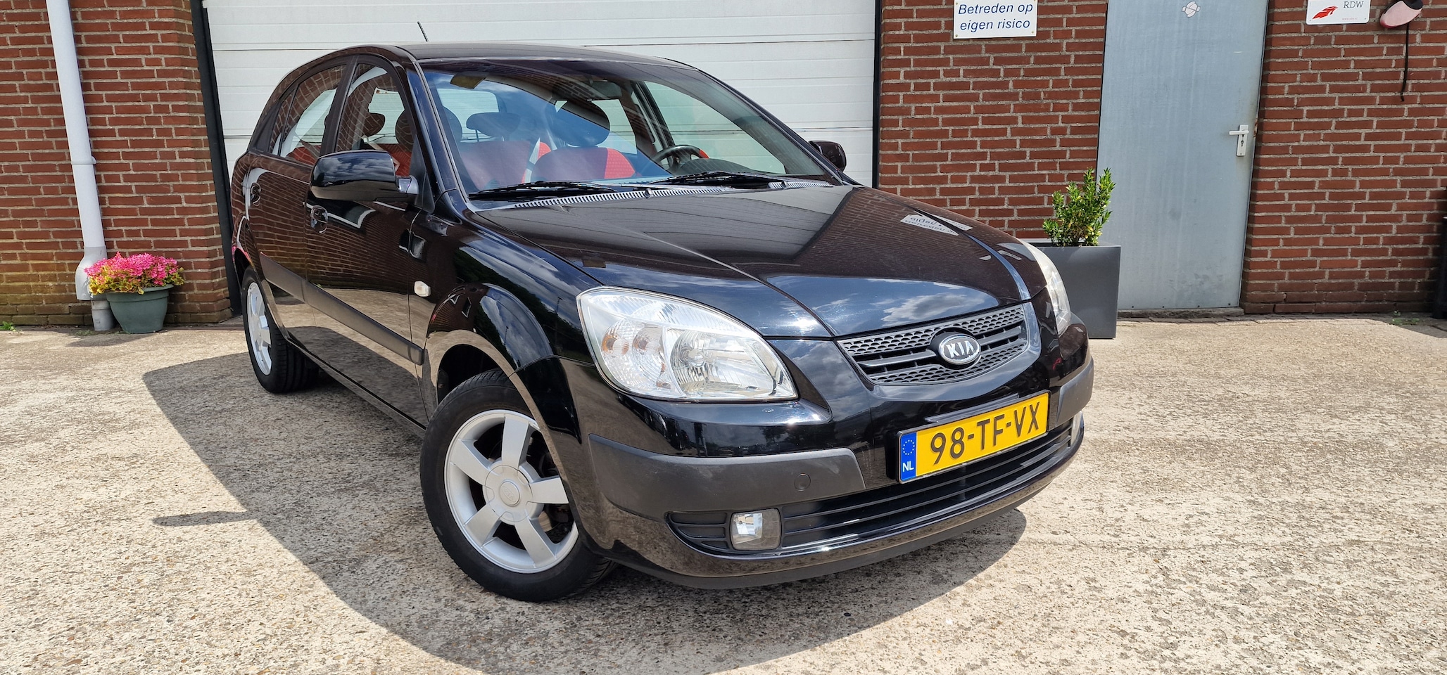 Kia Rio - 1.6 CVVT X-treme In een nette staat verkerende Kia Rio 1.6 16V X Treme airco.  88.960 km. Bjr 10 2006. Lm v - AutoWereld.nl