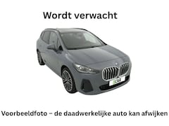 BMW 2-serie Active Tourer - 225e xDrive | M-Sport | Elektrisch glazen panoramadak | Innovation pack | Driving assistan