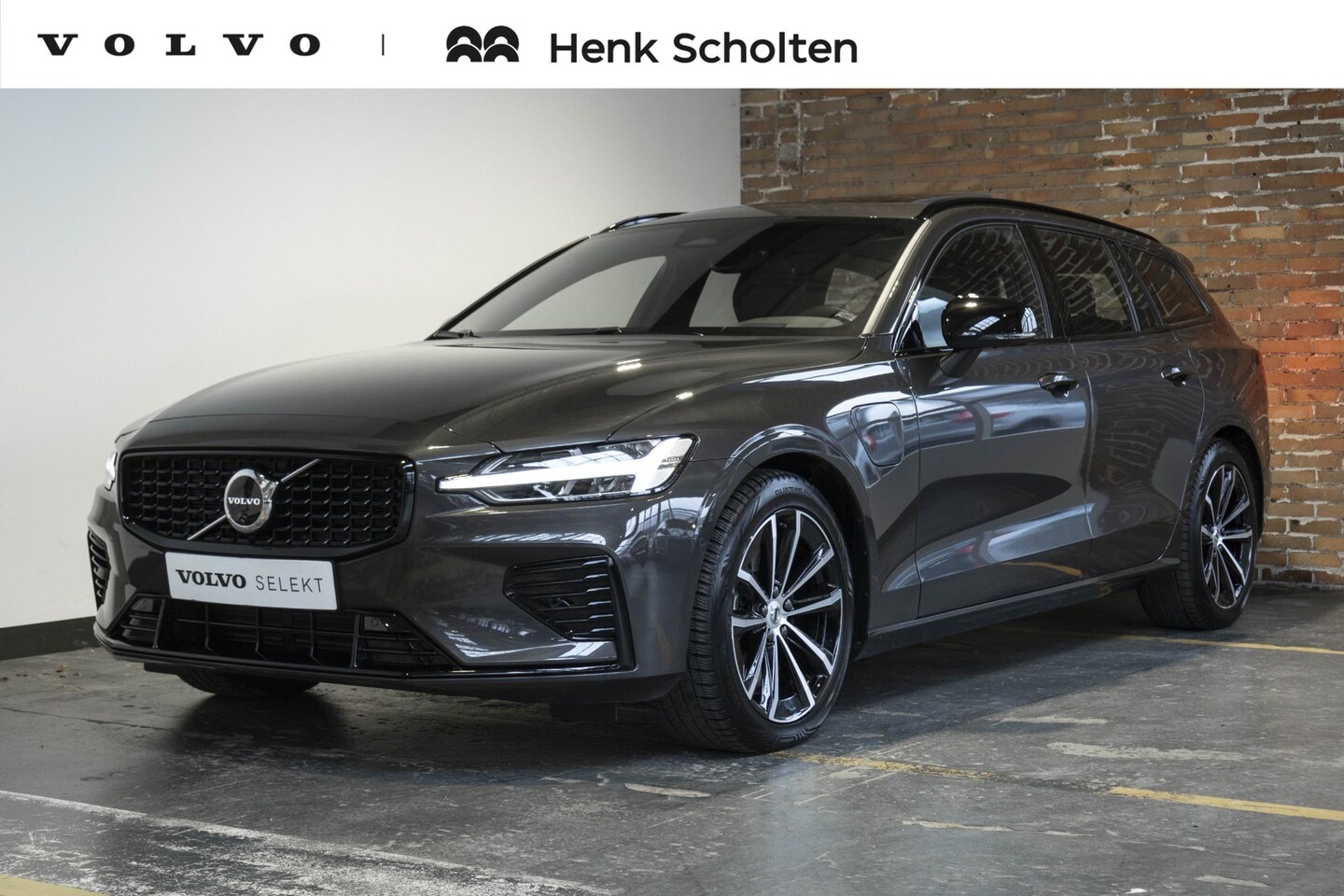 Volvo V60 - T6 Plug-in hybrid AWD Plus Dark | Harman Kardon premium audio | Panoramadak | BLIS | Adapt - AutoWereld.nl