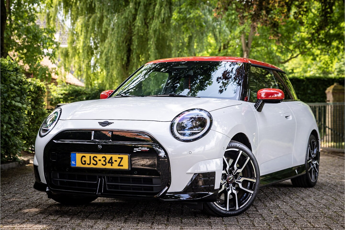 MINI Cooper - Mini E JCW Pakket XL Nanuq White Panorama Harman Kardon - AutoWereld.nl