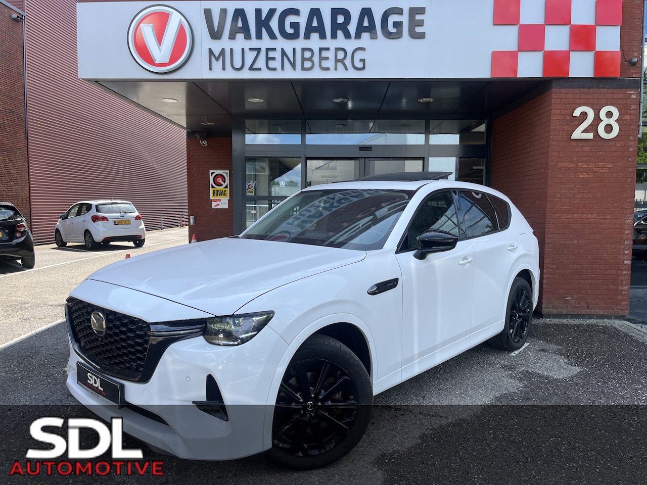 Mazda CX-60 - 2.5 e-SkyActiv PHEV Homura // LEDER // PANO-SCHUIFDAK // DODEHOEK // BOSE // ELEK. KLEP // - AutoWereld.nl