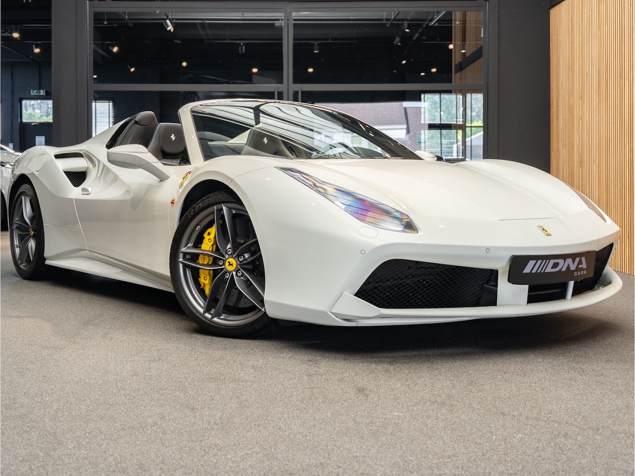 Ferrari 488 - Spider HELE Carbon Sport Stoelen 3.9 V8 488 Spider JBL Passenger Display - AutoWereld.nl