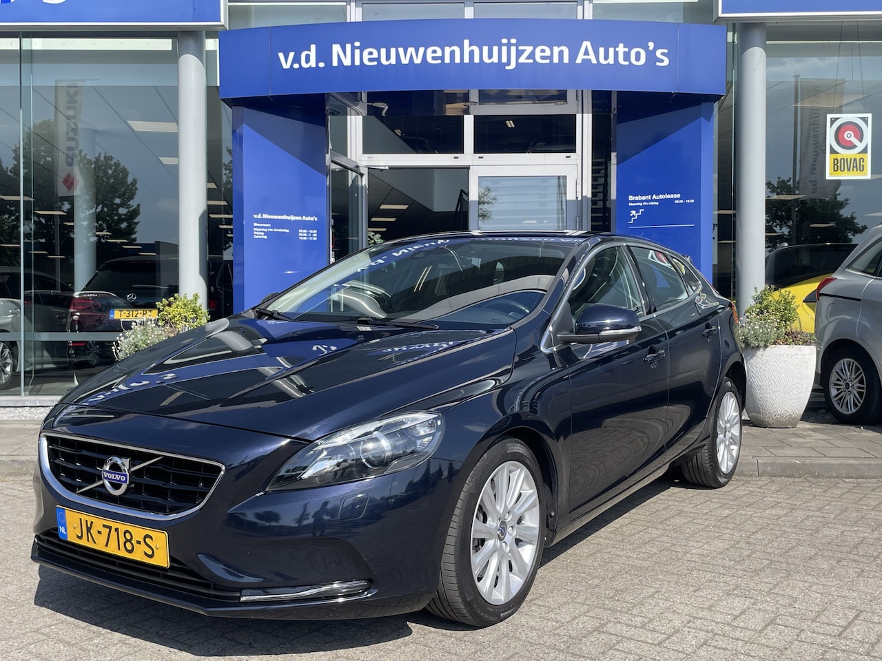 Volvo V40 - 1.5 T3 Momentum Navigatie | Cruise Control | Trekhaak - AutoWereld.nl