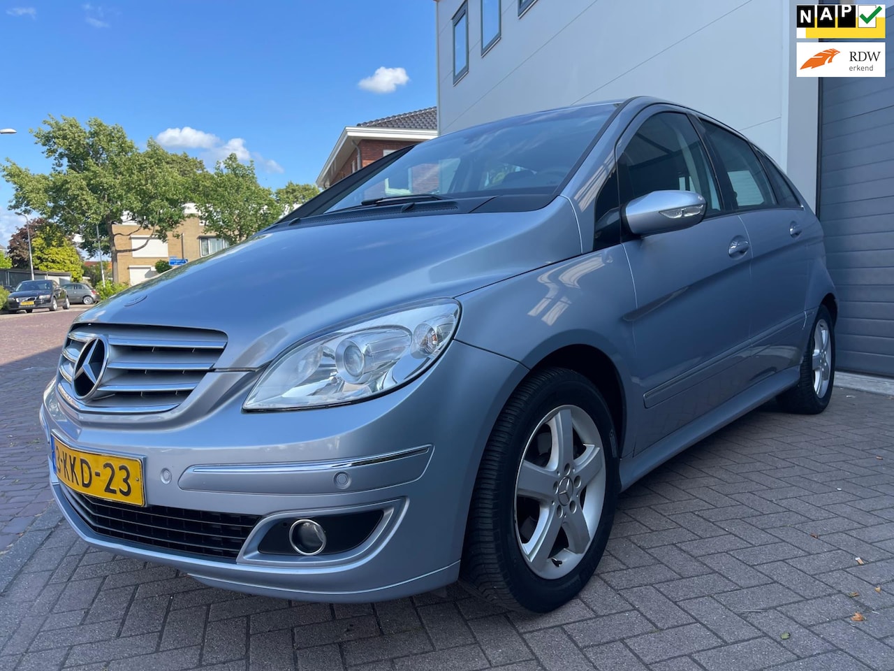 Mercedes-Benz B-klasse - 200/Automaat/Cruise-c/Airco/Pano/PDC/Volledig-onderhouden/Trekhaak - AutoWereld.nl