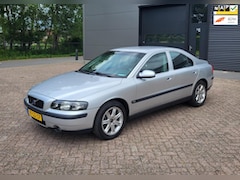 Volvo S60 - 2.4 Edition Trekhaak, Airco, APK06/26