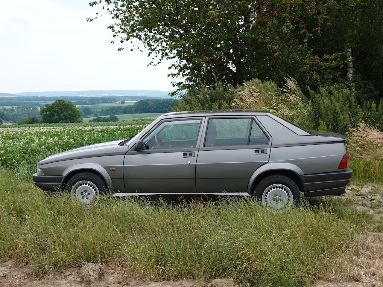Alfa Romeo 75 - 2.0 T.Spark ongerestaureerd klasse 2 - AutoWereld.nl