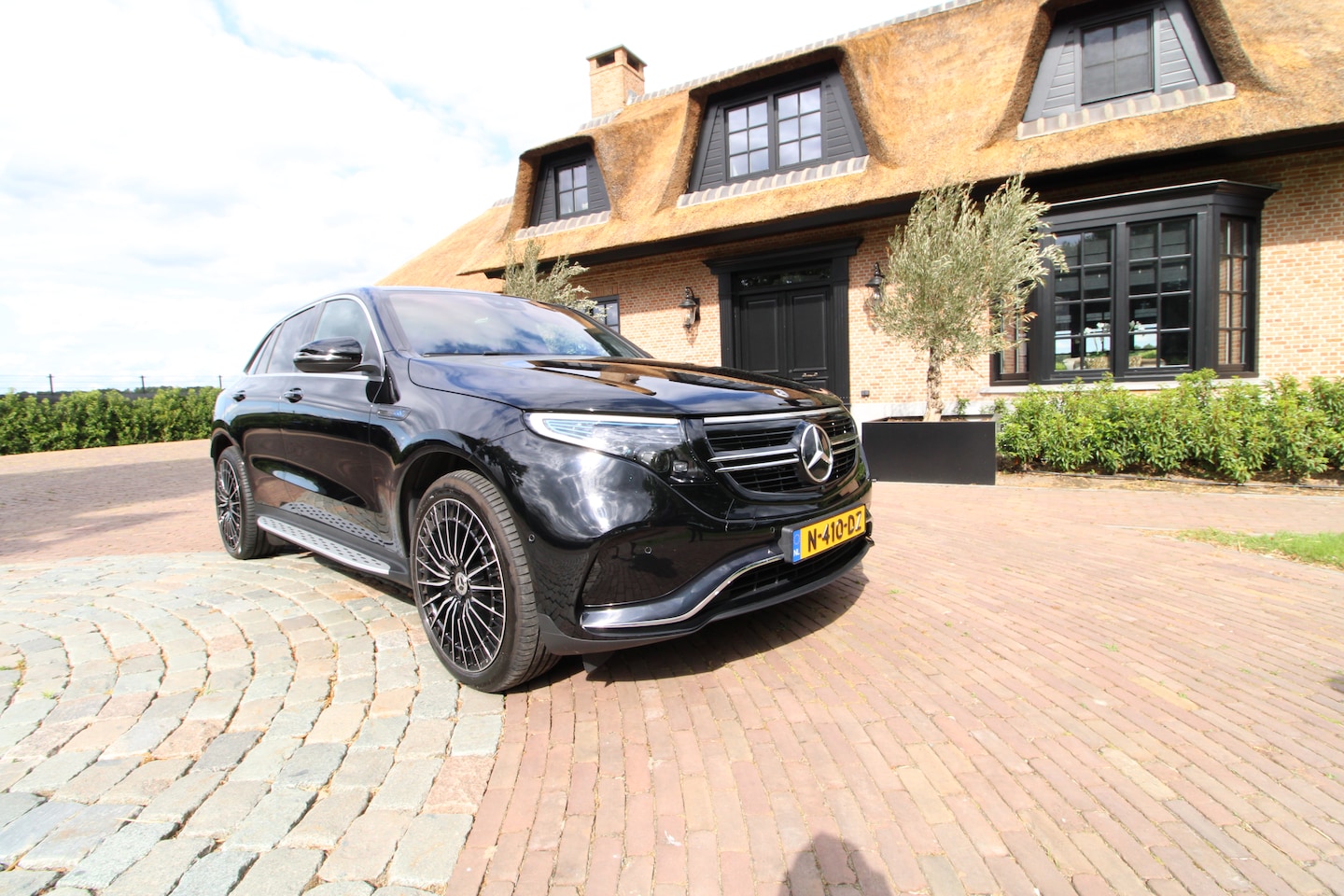 Mercedes-Benz EQC - 400 4MATIC Business Solution AMG Mercedes-Benz EQC 400 4MATIC AMG | Schuifdak | Trekhaak | 21” AMG | nw banden - AutoWereld.nl