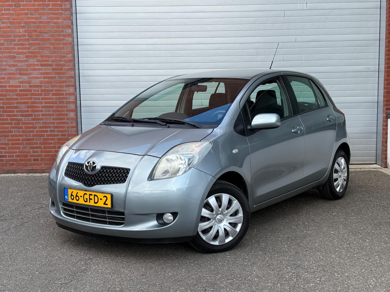 Toyota Yaris - 1.3 VVTi Sol MMT| AIRCO| NAP| NEW APK| UNIEK - AutoWereld.nl