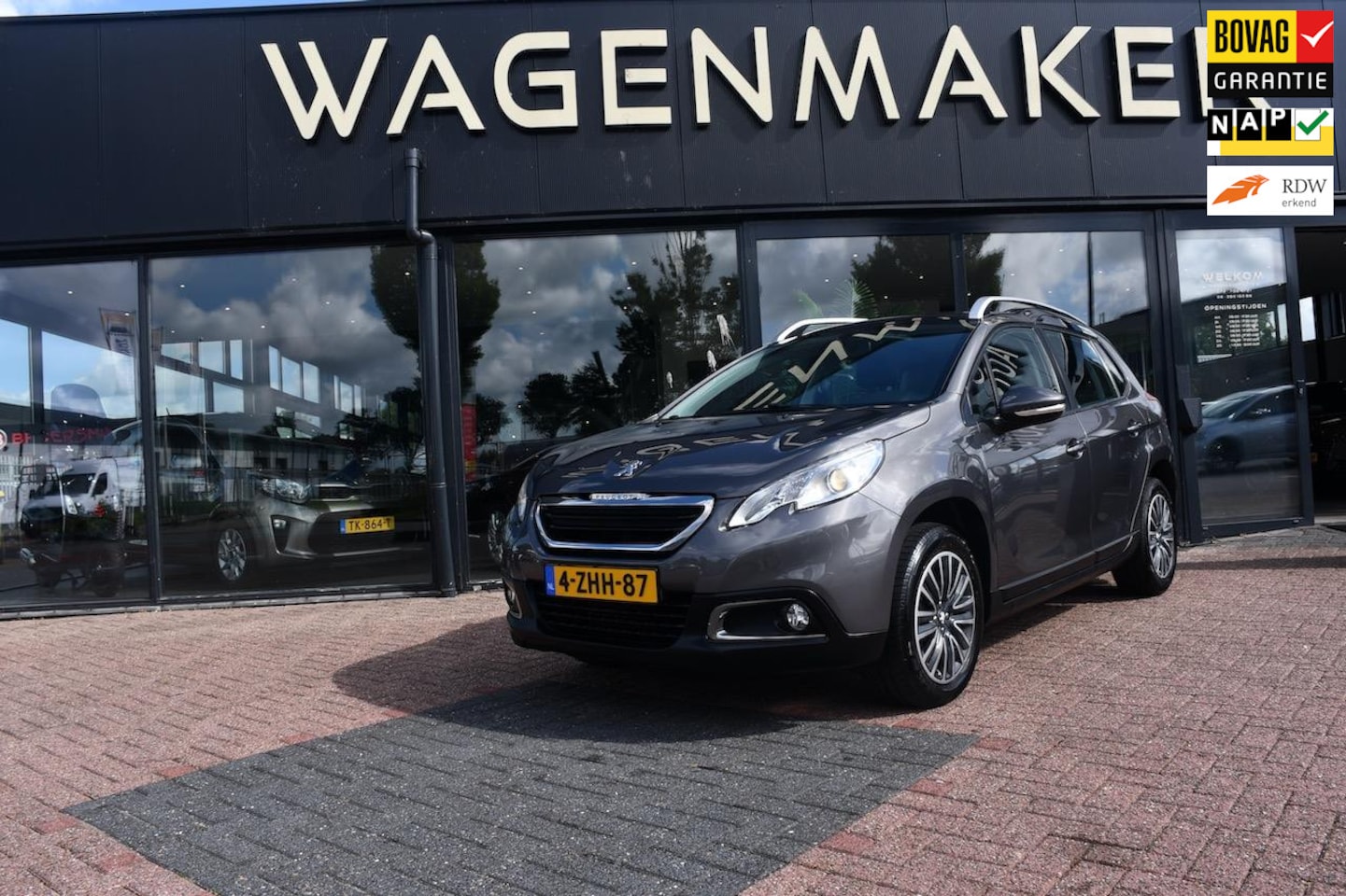 Peugeot 2008 - 1.2 PureTech Active Aut|PANO|NAV|Cruise|GARANTIE - AutoWereld.nl