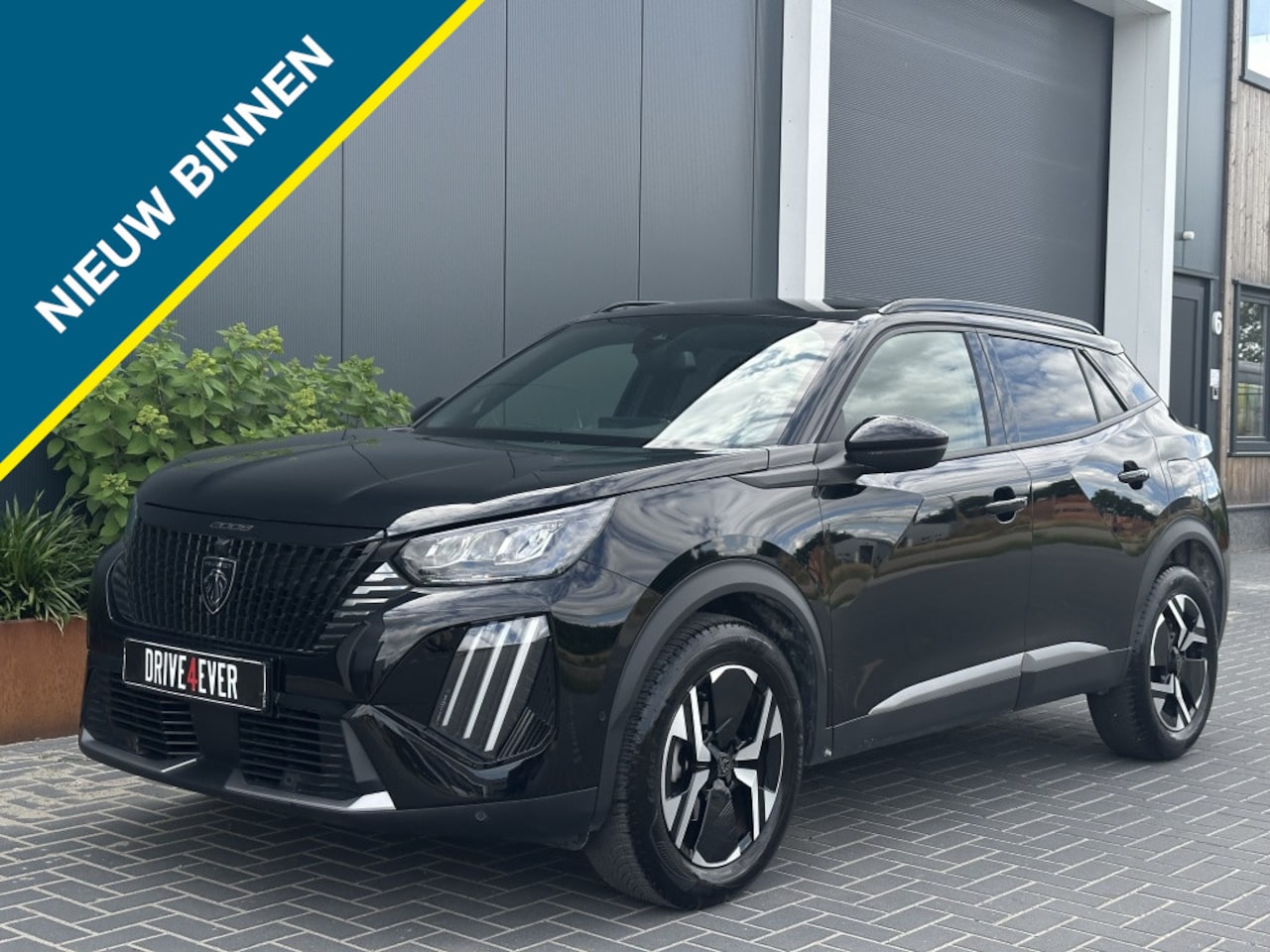 Peugeot 2008 - 1.2 PT Allure Pack 2024 NAVI 360 CAMERA ACC ECC PDC SPORTVELGEN - AutoWereld.nl