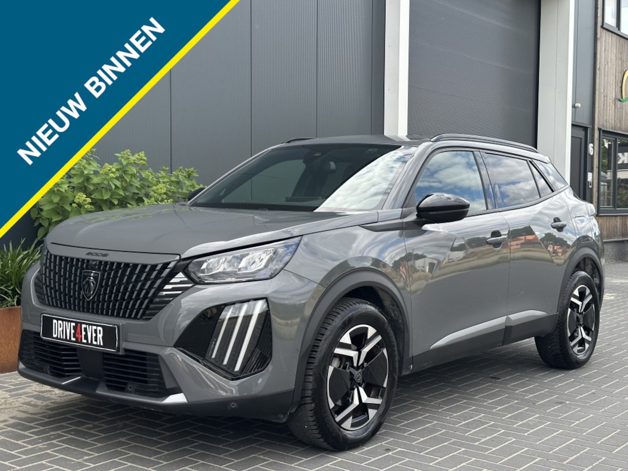 Peugeot 2008 - 1.2 PT Allure Pack 2024 NAVI 360 CAMERA ACC ECC PDC SPORTVELGEN - AutoWereld.nl