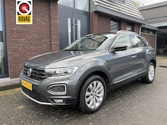 Volkswagen T-Roc - 1.5 TSI Sport VIRTUAL DASHBOARD | ADAPTIVE CRUISE CONTROL | NAV | APP CONNECT | CAMERA | L