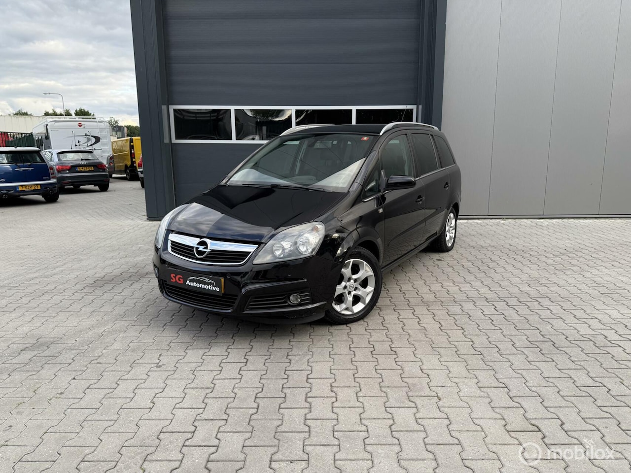 Opel Zafira - 2.2 Cosmo 7 personen - AutoWereld.nl