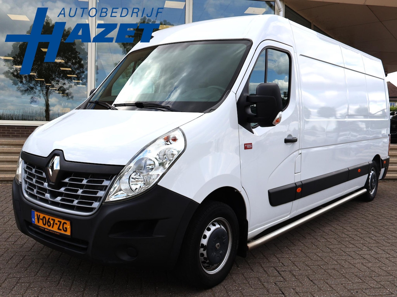 Renault Master - T35 2.3 DCI 170 PK L3H2 | OPRIJPLAAT + LIER | LUCHTVERING | TREKHAAK | CAMERA | NAVIGATIE - AutoWereld.nl