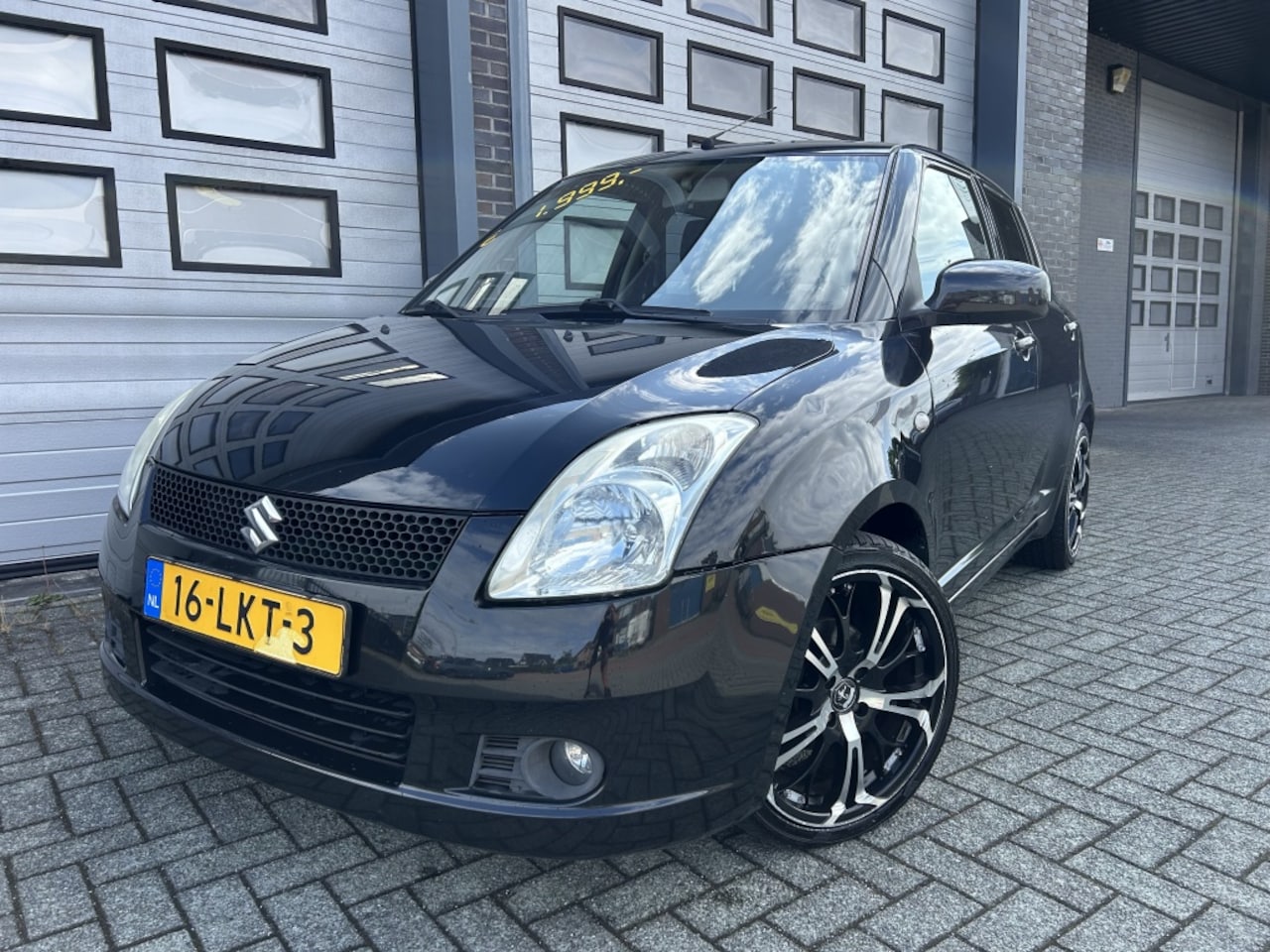Suzuki Swift - 1.3 5DRS GLS Sport Airco Rijd top! ✅ - AutoWereld.nl