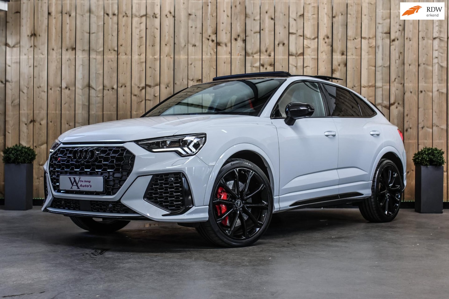 Audi RSQ3 Sportback - TFSI *Pano*360 Camera*RS-Stoelen*Keyless*Carbon spiegels* - AutoWereld.nl